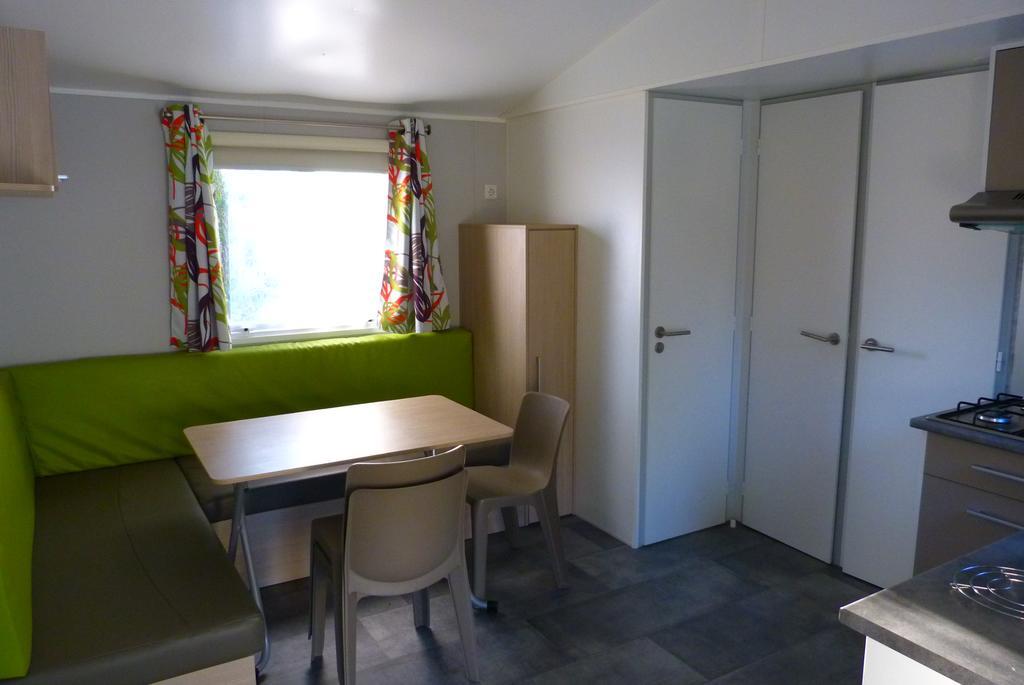 Camping La Maurie Foulerot Стая снимка